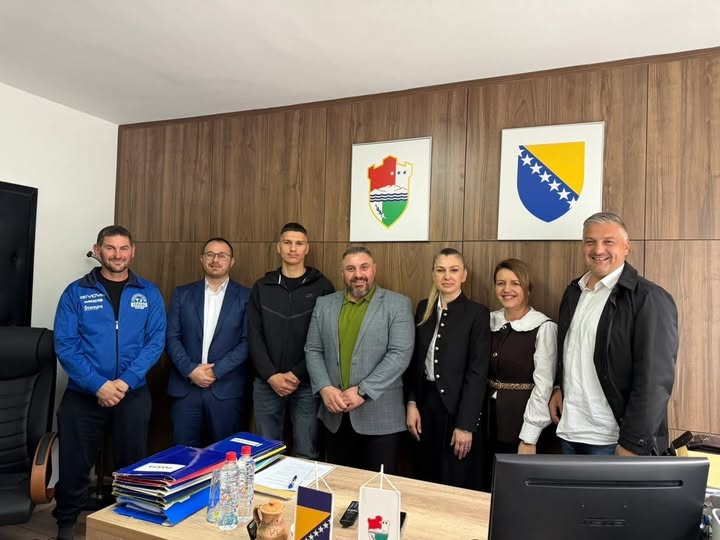 PONOS SREDNJE BOSNE  Ministar Amir Šečibović primio mladog šampiona Sahima Babića Srebro sa Svjetskog kupa stiglo u Bugojno
